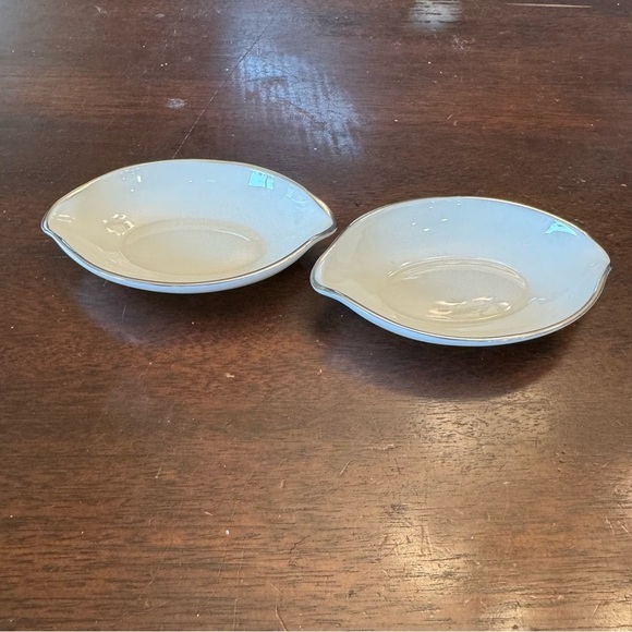 Lenox Olympia Lemon Shaped Ivory Color with Platinum Trim Trinket Dish - Picture 8 of 14